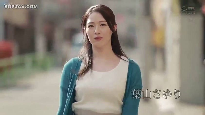 脸部 · 站立 · 字幕 · 自然 · 开衫 · 街头 · 步行