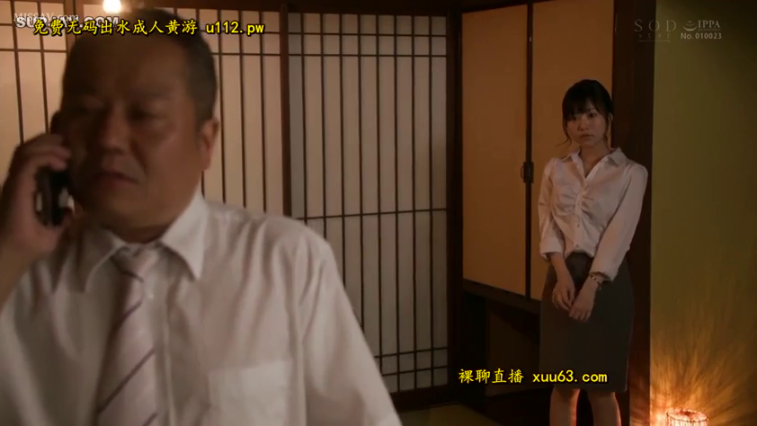 真剣 · 站立 · 西装裙 · プロット · 通話 · いいえ · 携帯電話 · 日式房间