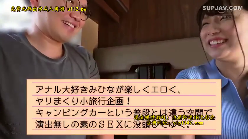 坐姿 · 交谈 · 眼镜 · 字幕 · 面部特写 · 车内 · 笑容 · 休闲便服