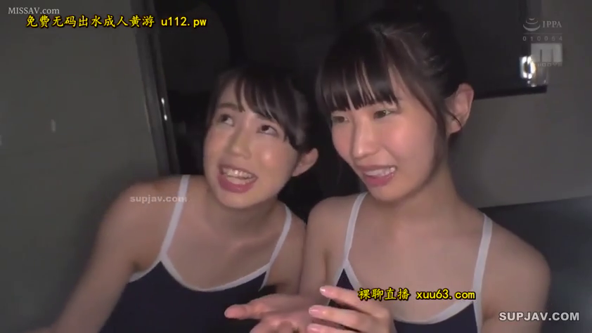 室內 · 交谈 · 脸部 · 微笑 · 双人 · 死库水 · 並排