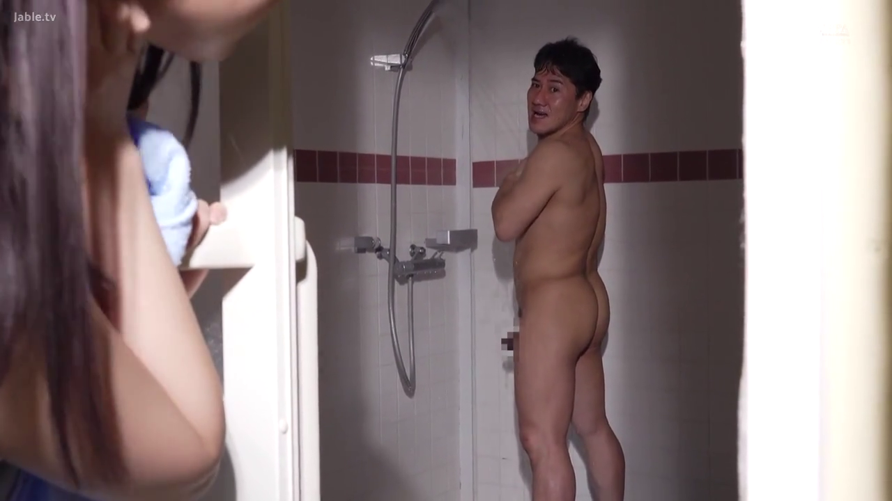 全身 · 全裸 · 浴室 · 回眸 · 微笑 · 花洒 · 洗澡 · 男性裸体