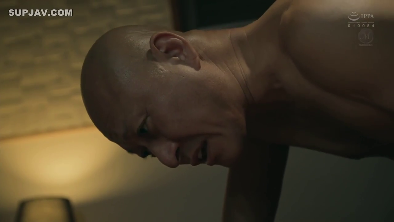 室内 · 身をかがめる · 全裸 · 性交行為 · 头部特写 · 紧绷用力 · 男性视角及水印