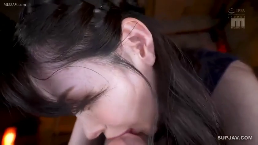 室内 · 口交 · 口部 · 近景特写 · 集中投入 · 俯身低头