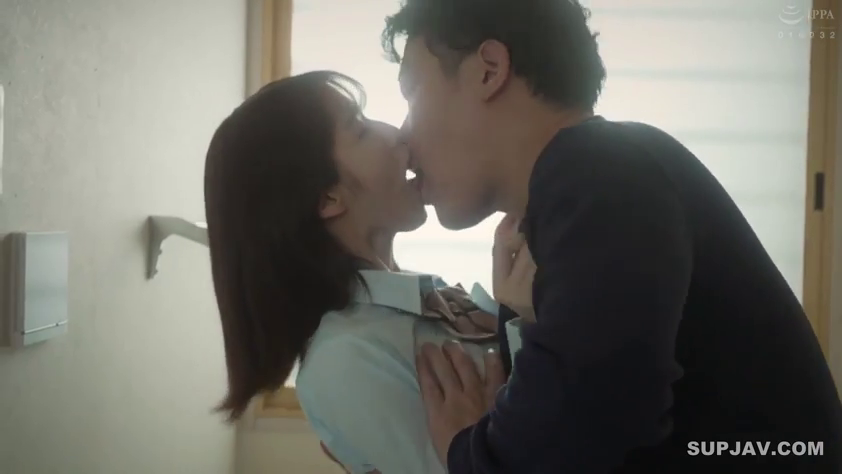 水色のシャツ · キスのクローズアップ · 室内窗边 · 相拥而立 · 激烈深吻 · 深情投入 · 纯爱系列