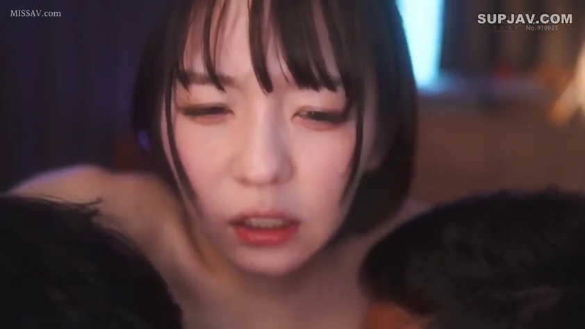 室内 · 性交 · 迷離 · 仰臥 · 顔のクローズアップ · 裸体 · 多人