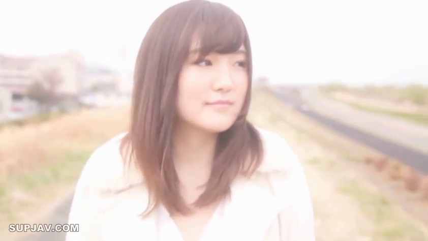 站立 · 平静 · 否 · 户外 · 散步 · 外套 · 朦胧