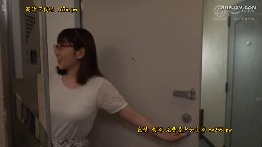 白色蕾丝短袖 · 门 · 开门 · 微笑 · 否 · 门口 · 日常场景 · 手扶门框