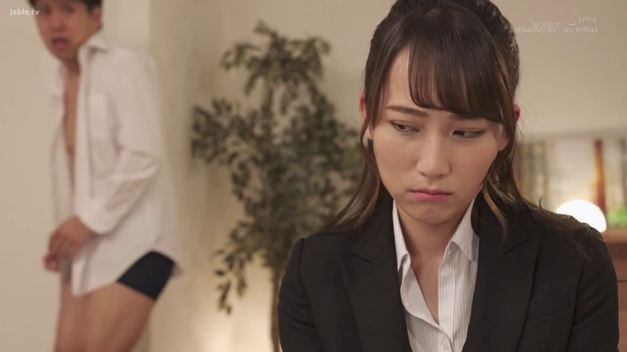 室内 · 坐姿 · 面部 · 沉思 · 职业西装 · 剧情 · 沮丧