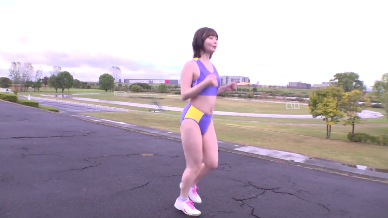 全身 · 平静 · 户外 · 短发 · 运动装 · 运动 · 跑步