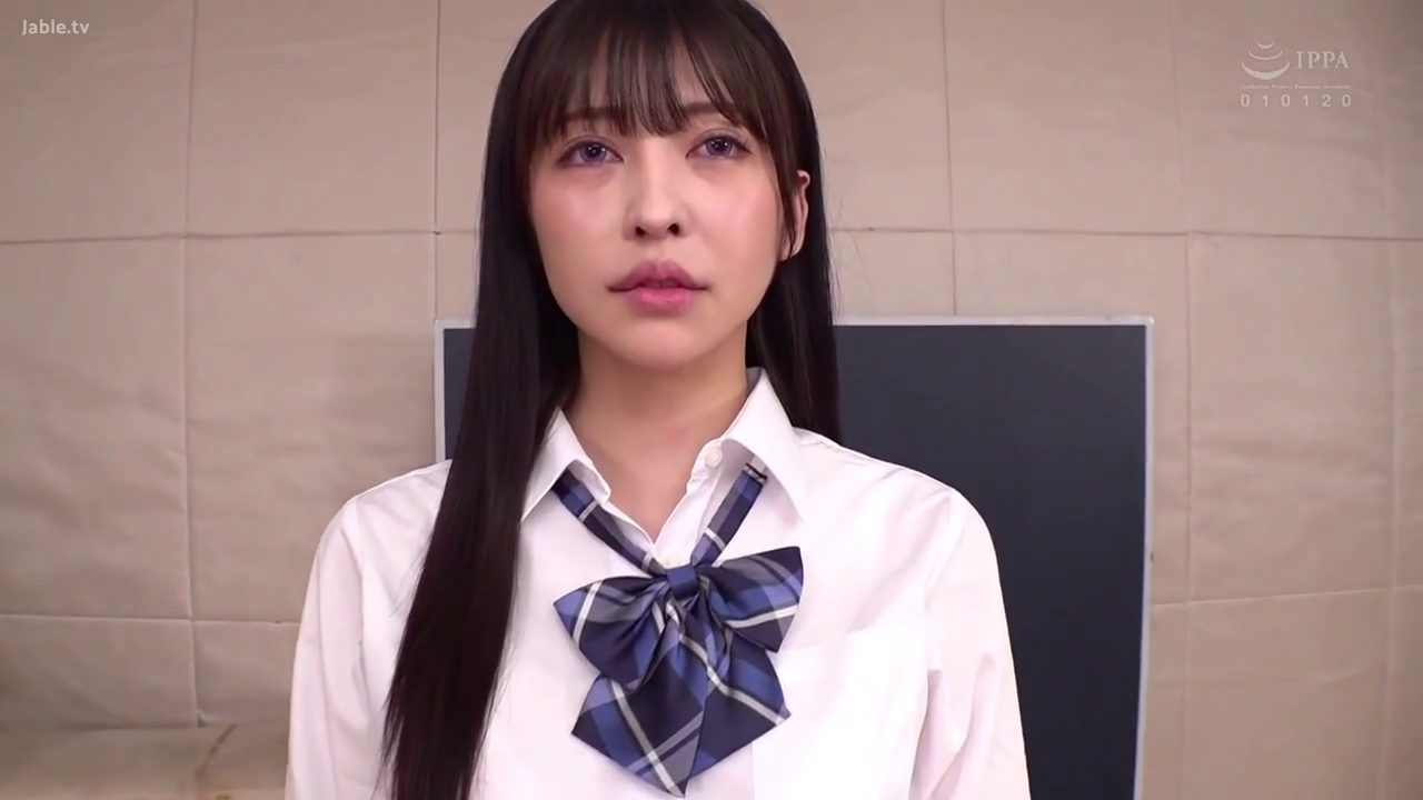 室內 · 面部 · 憂鬱 · 站立 · 黑板 · 学生装 · 直视 · 齐刘海