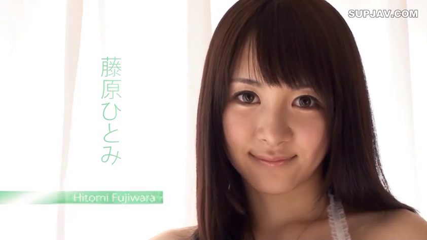 室内 · 顔部のクローズアップ · 字幕 · 微笑 · 白いレースのキャミソール · 注视镜头 · 正面姿势