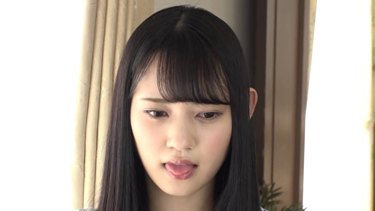 室内 · 面部 · 站姿 · 白衬衫 · 清纯 · 舌を出して · 俏皮