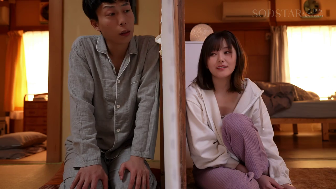 座り姿勢 · 会話 · 中景 · 微笑 · プロット · 睡衣 · 居室 · 隔断