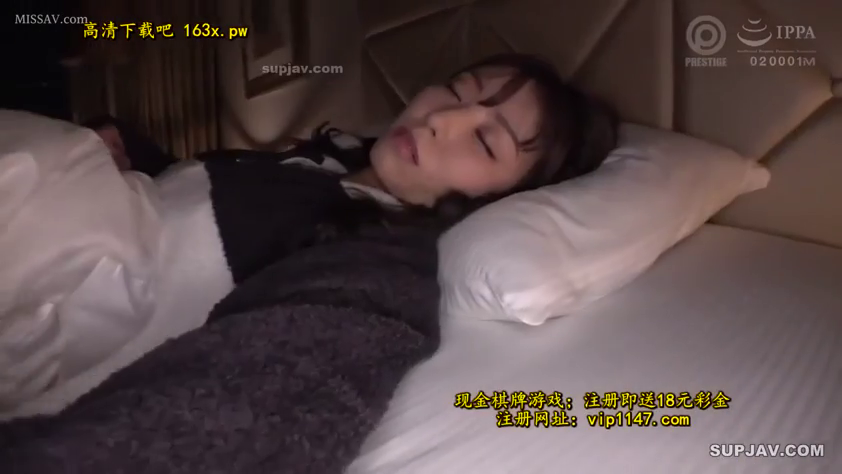 Close-up of the face · 床上 · 安详 · pillow · Dim lights · 被子 · 躺卧 · sleep