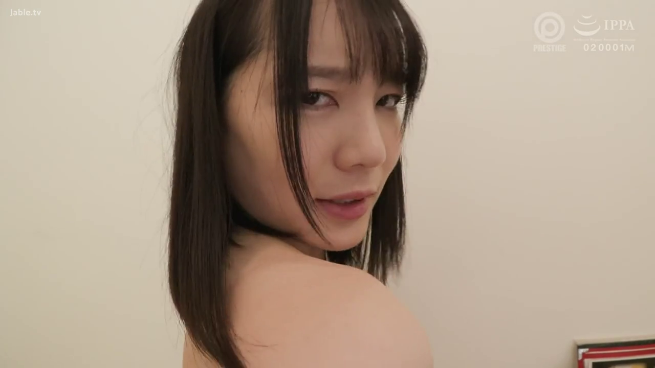 室内 · 脸部 · 回眸 · 注视 · 特写 · 诱惑 · 裸露