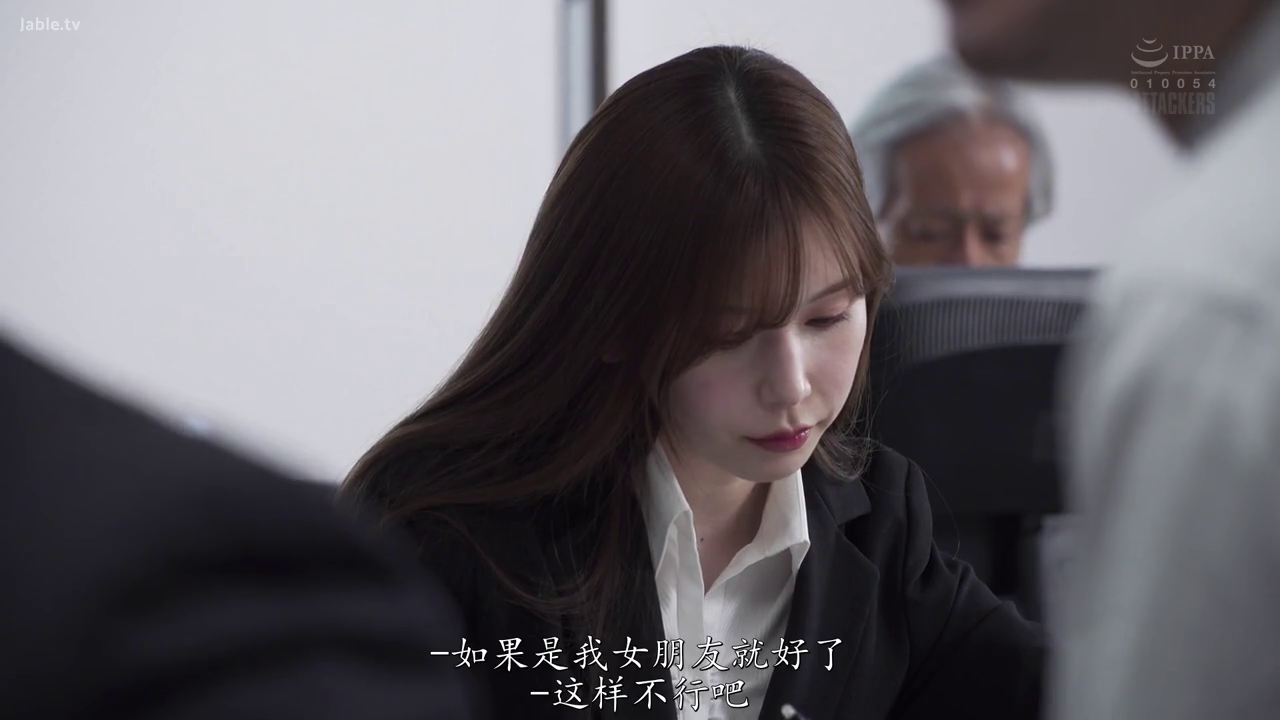 坐姿 · 面部 · 忧郁 · 办公室 · 电脑 · 长发 · 西装 · 工作