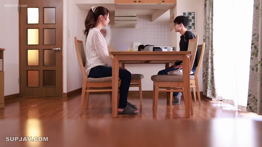 Serious · 全景 · Casual wear · 餐桌 · Plot · 交流 · 对坐 · 家庭环境