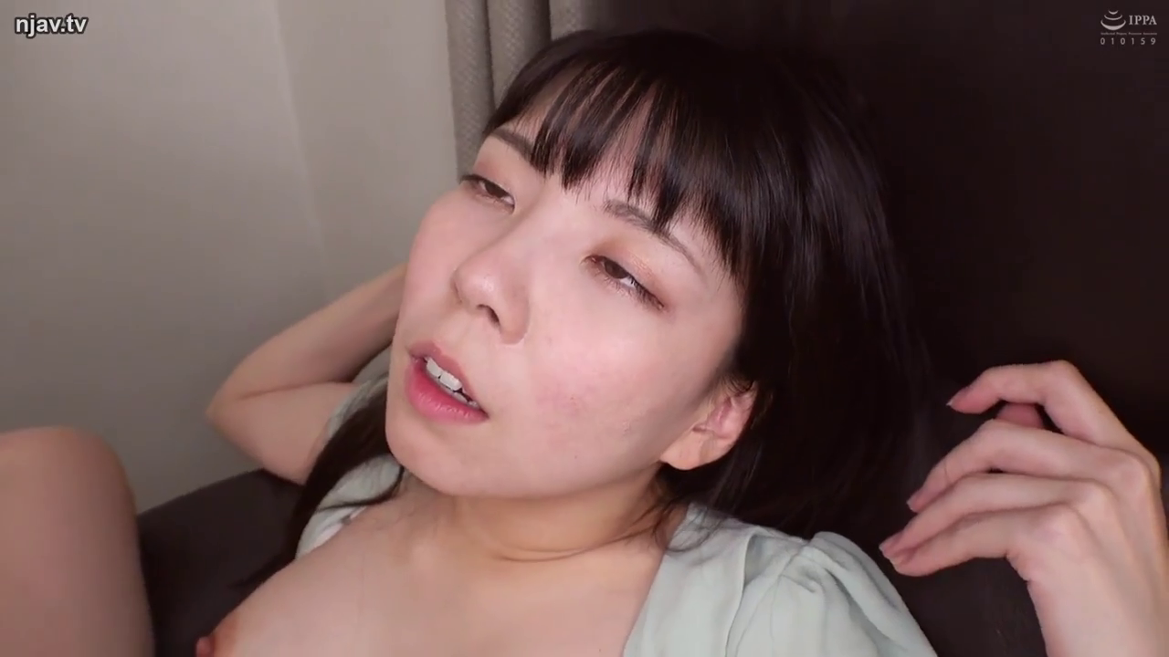 Indoor · 面部 · Supine · 成人内容 · Orgasm face · 反应 · 淡绿色上衣