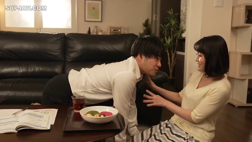 全景 · 客厅 · 居家环境 · 对坐 · 交谈互动 · 愉快 · 日常居家服 · 茶点课本