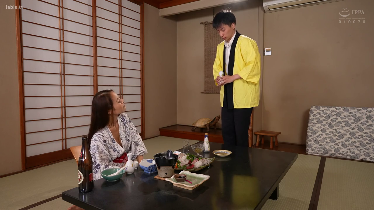 和室 · 自然 · 远景 · 对坐 · 用餐 · 餐具 · 浴衣 · 非色情