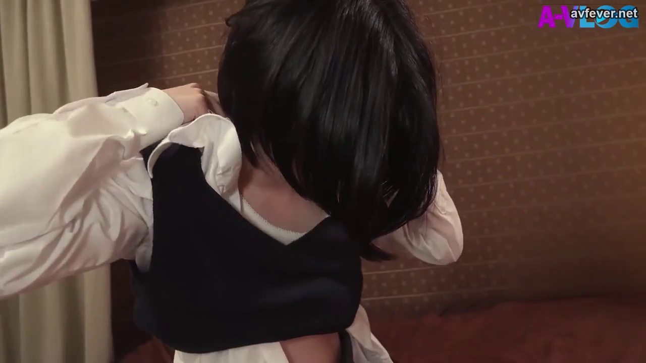 Indoor · Bend over · 上半身 · JK Uniform · 短发 · 脱衣