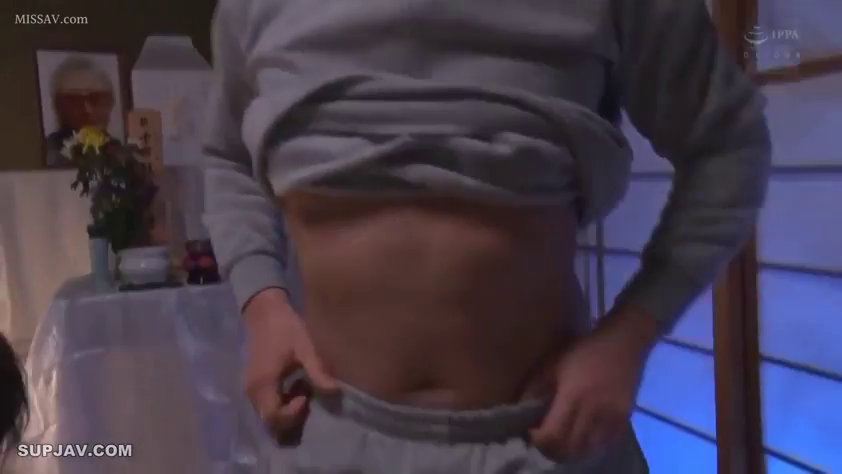 Stand · Japanese-style room · 腹部 · 灵堂 · 佛坛 · 运动服 · 掀衣