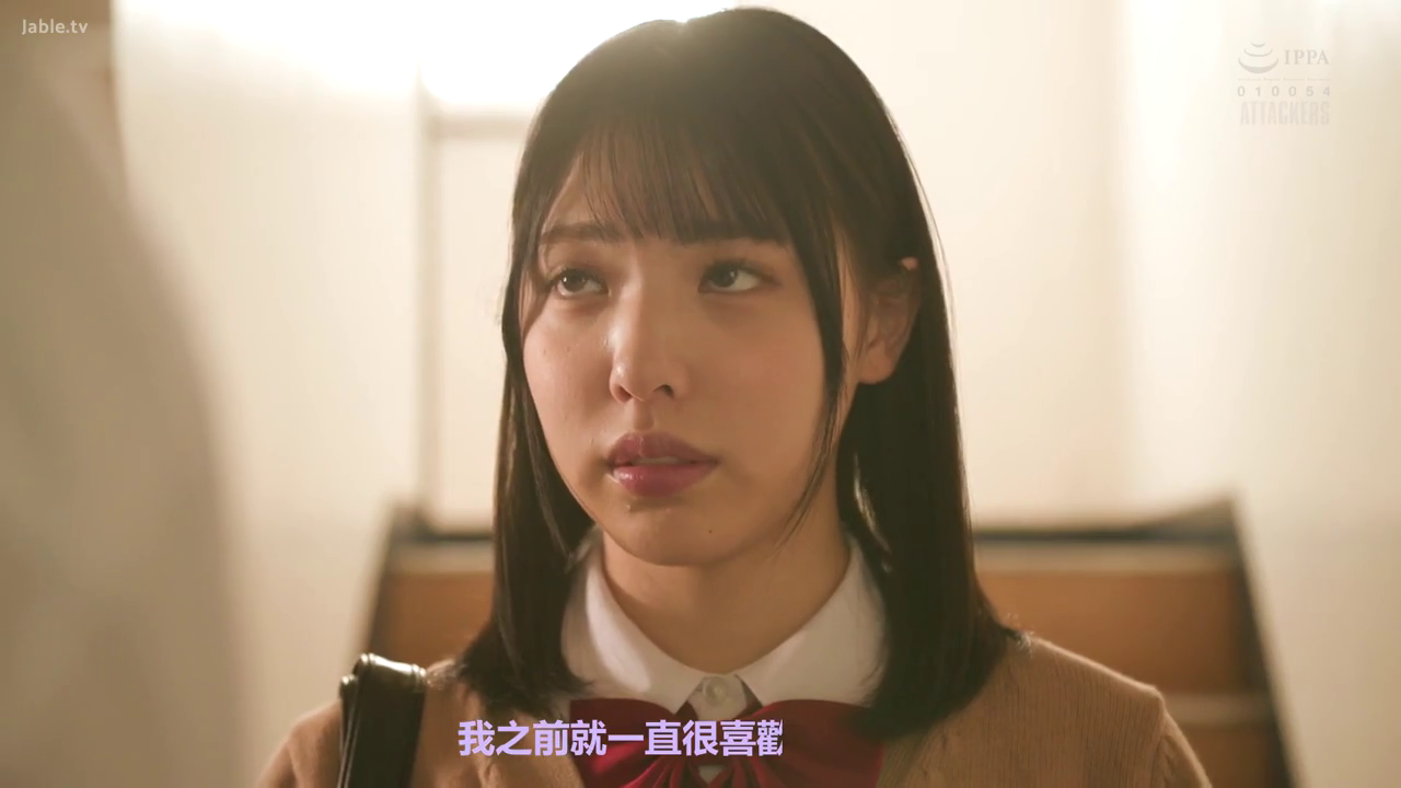 认真 · 站立 · 楼梯间 · 面部特写 · 学院风制服 · 清纯风格 · 单肩包 · 对谈