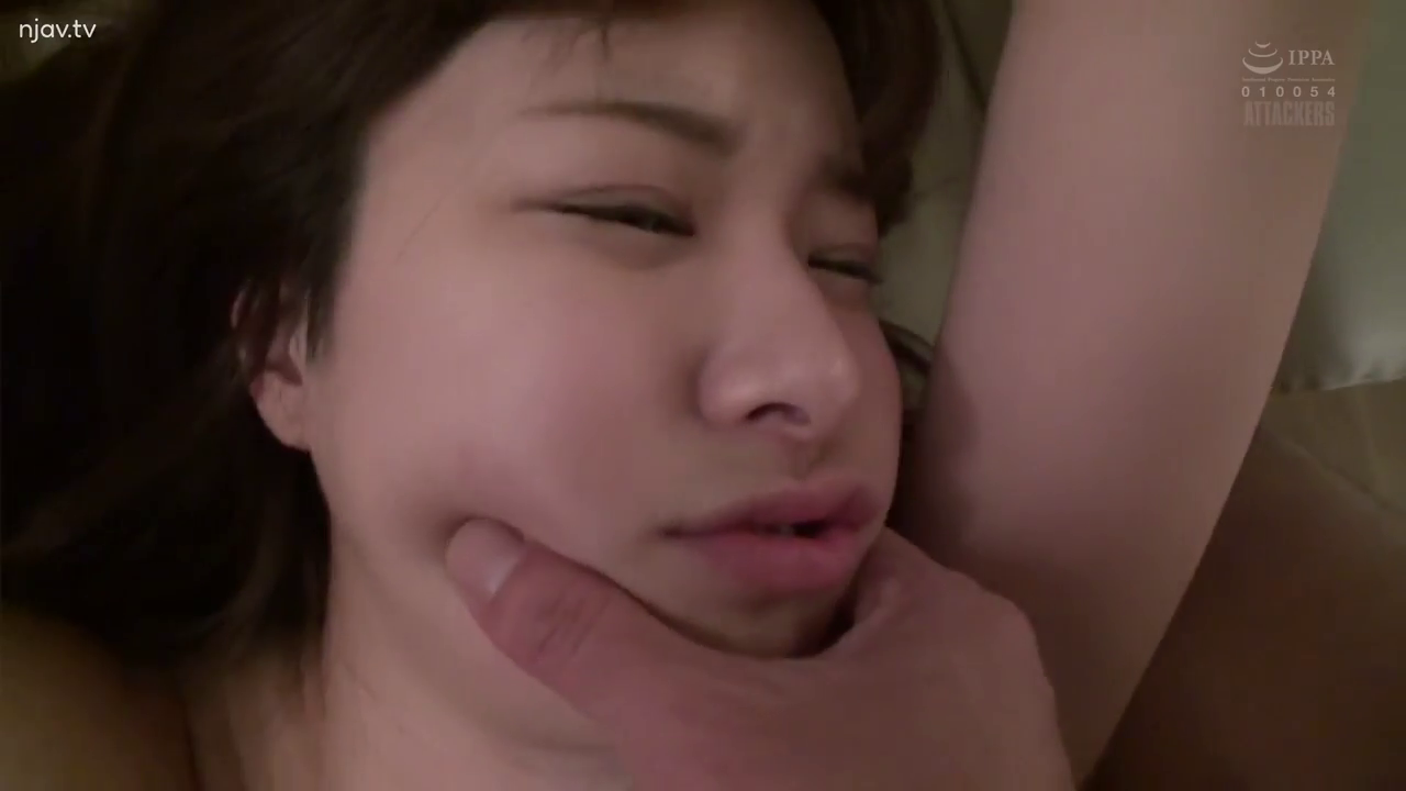 室内 · 脸部特写 · 裸体 · 手部 · 隐忍 · 躺姿 · 掐脸