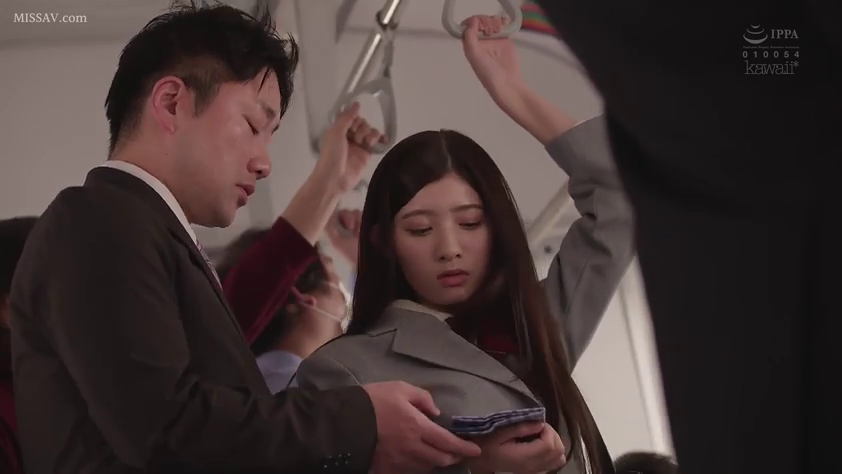 无助 · Train carriage · Medium close-up · 电车扶手 · 痴汉猥亵 · Public places · 校服与西装 · 站立靠挤