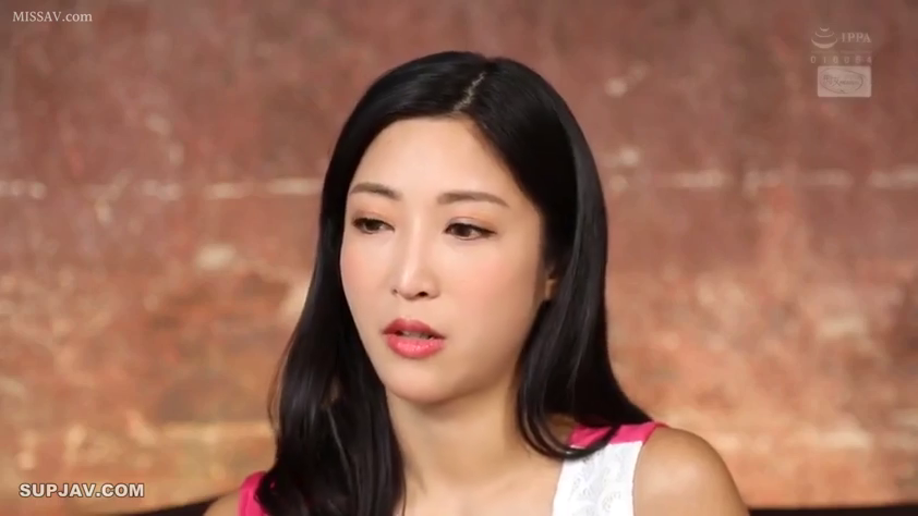 室内 · 忧郁 · 脸部 · 注视 · 长发 · 正面坐姿 · 蕾丝裙