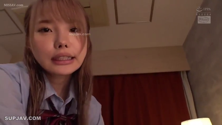 Indoor · 面部 · 平静 · Student uniform · Gaze · Eye contact · POV视角