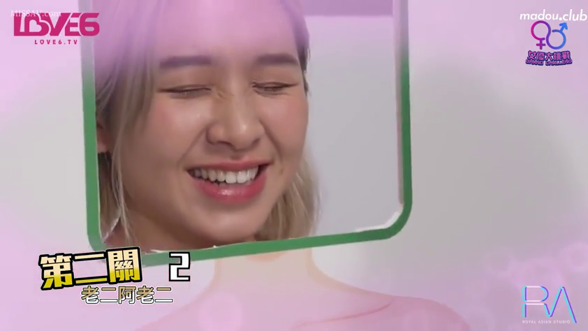 室内 · 愉悦 · 面部特写 · 裸体 · 金发 · 正面 · 欢笑 · 绿色框线