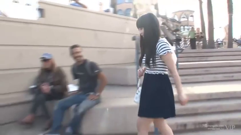 遠景 · 行走 · ショルダーバッグ · 条纹衫 · 屋外 · 散歩 · ぼかし · 街拍