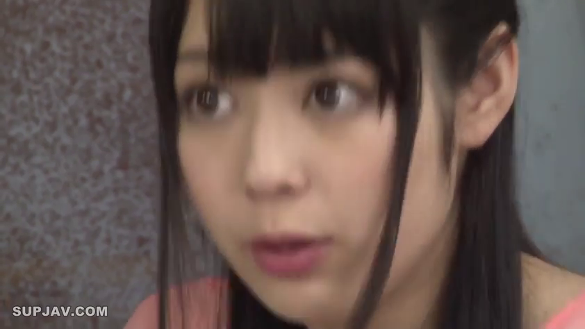 室內 · 面部 · 注視 · 特寫 · 粉色上衣 · 正面 · 平常