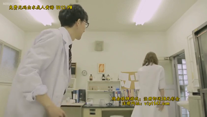 室内 · 白大褂 · 站立 · 中景 · 交流 · 無表情 · 研究所 · 试剂瓶