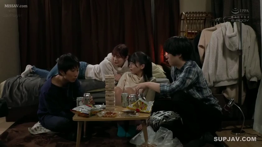 侧卧 · 全身 · 自然 · リビング · 多人 · 休闲服 · 积木 · 聚会聊天