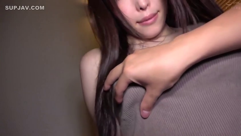 室内 · 坐姿 · 胸部 · 揉乳 · 微笑 · 紧身衣 · 隔衣