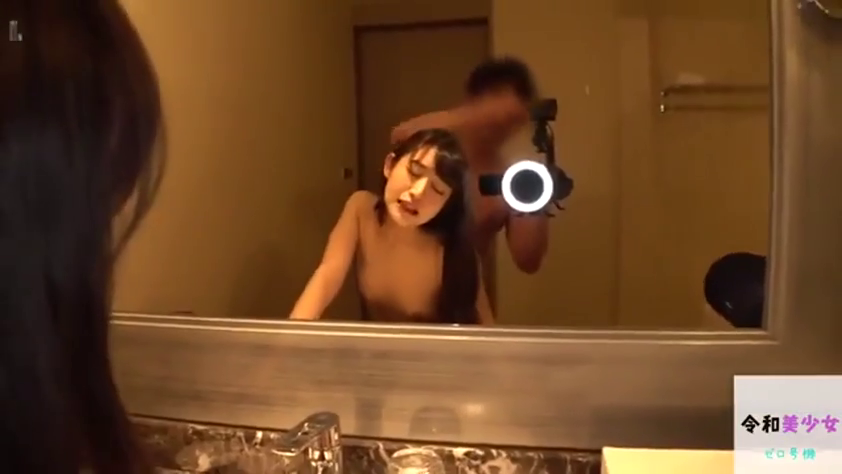 性交 · 全裸 · 站立 · 中景 · 酒店 · 欢愉 · 镜面 · 环形灯