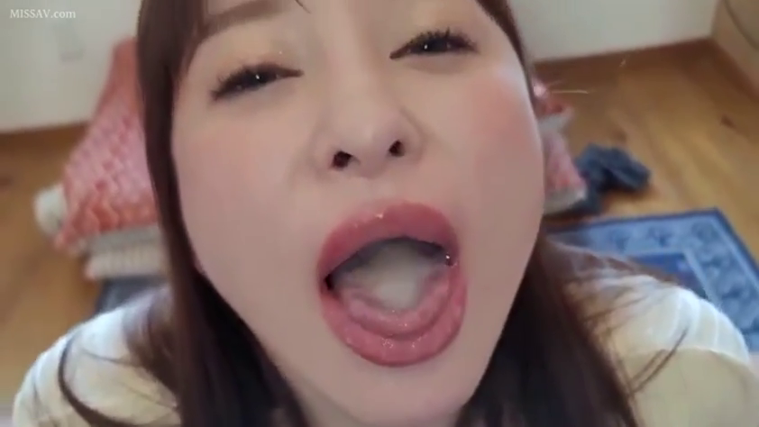 室内 · 迷离 · 白色上衣 · 嘴部 · 特写 · 仰头 · 精液 · 含精