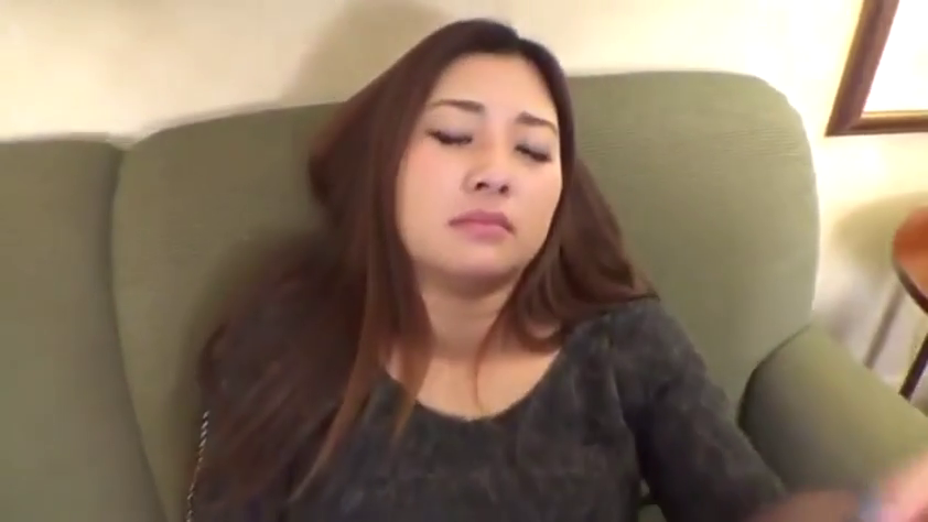 Indoor · Face · Close your eyes · 毛衣 · Blur · Lean back · 昏睡