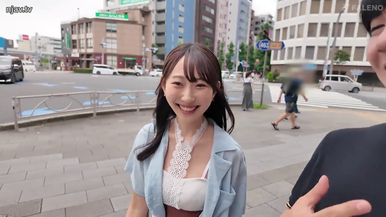 中近景 · 街道 · 行走 · 谈话 · 蕾丝内搭 · 灿烂 · 建筑 · 街采