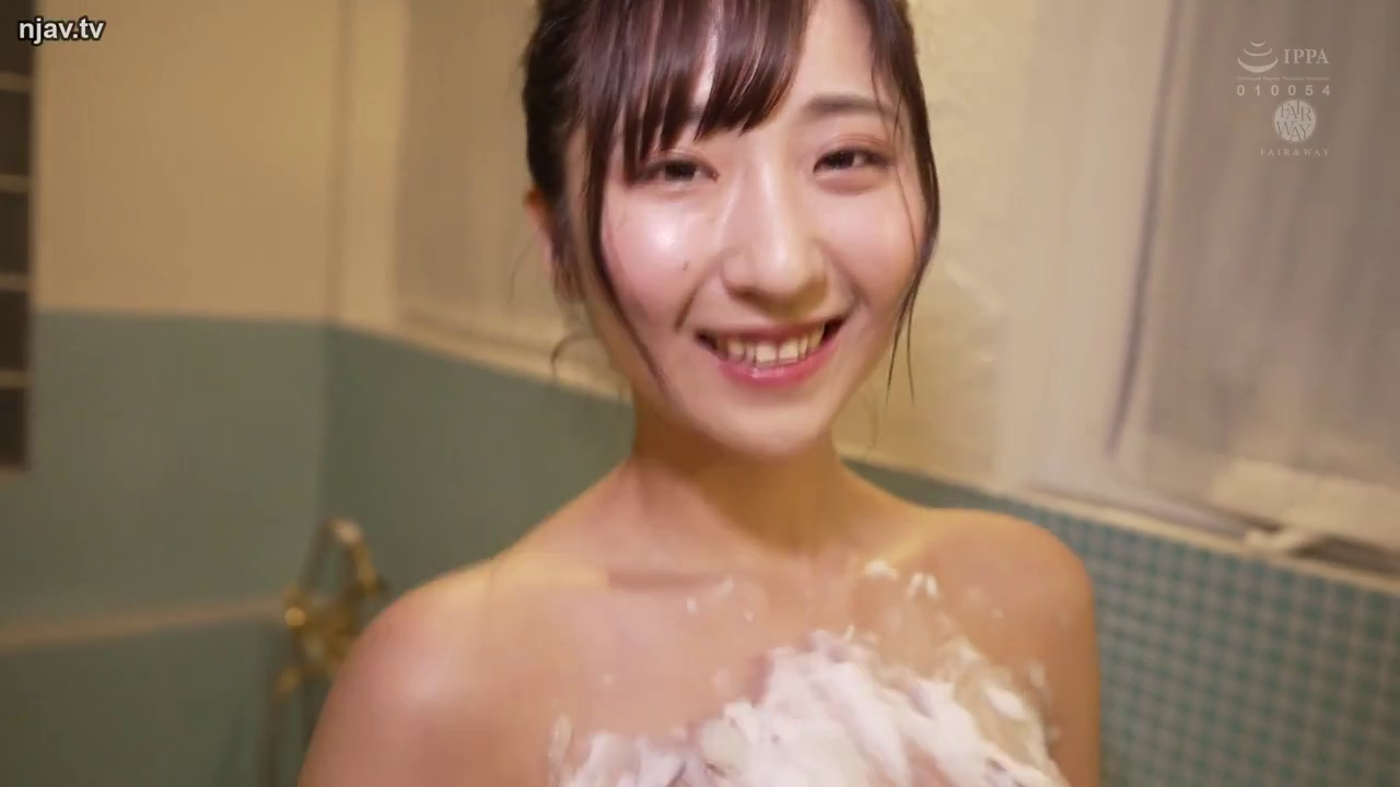 面部 · 全裸 · 浴室 · 站立 · 微笑 · 清纯 · 洗澡 · 肥皂泡沫