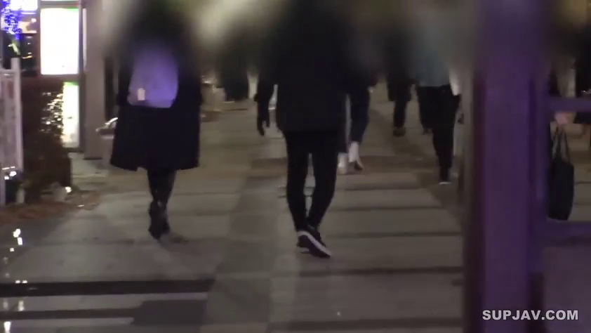 全景 · Handbag · 行走 · 散步 · 偷拍视角 · Blur · 街头 · 日常便服