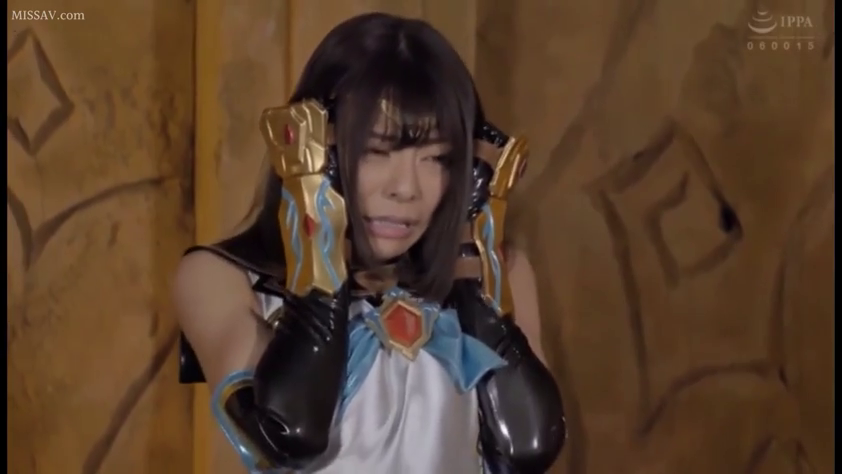 岩石墙壁 · 上半身 · 痛苦 · 哭泣 · 战士装 · 剧情片 · 捂头 · 护手