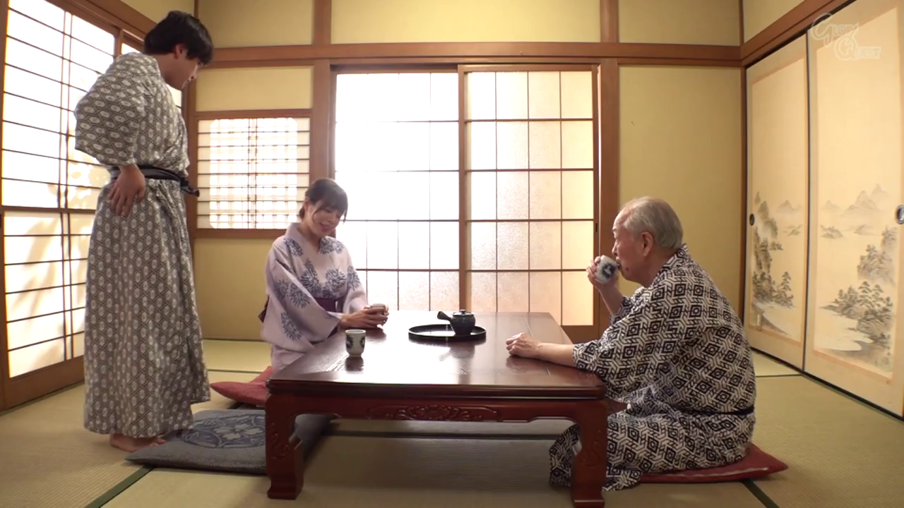 全景 · 平和 · 和室畳 · 日式浴衣 · 矮桌 · 日式旅馆 · 坐り方と立ち方 · 喝茶聊天