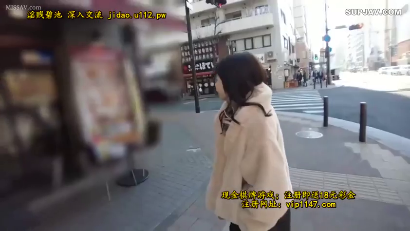 自然 · 街道 · 行走 · 网页水印 · 走路 · 毛绒外套