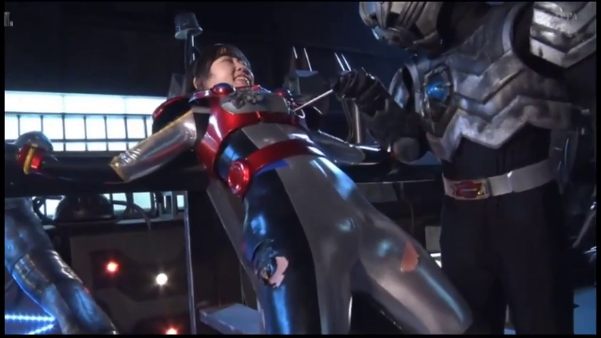 室内 · 角色扮演 · 中景 · 捆绑 · 痛苦 · 支架 · 被束缚 · 特摄