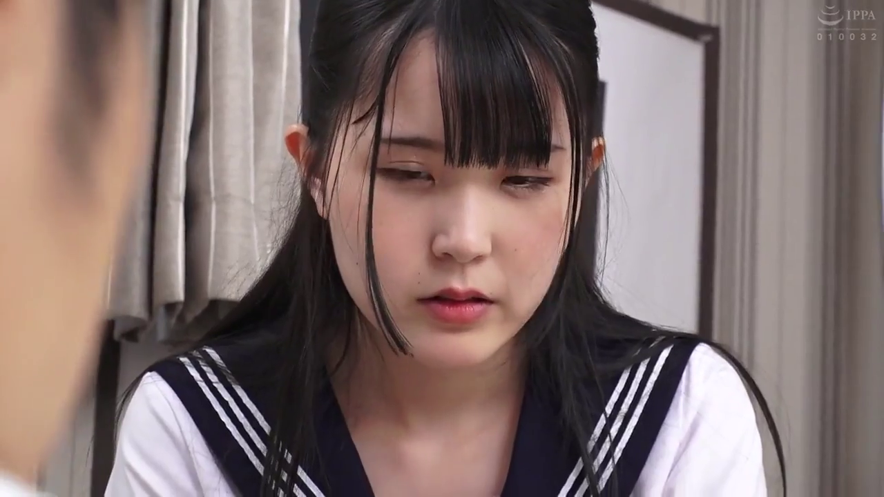 室内 · 坐姿 · 忧郁 · 脸部 · 清纯 · 水手服 · 倾听