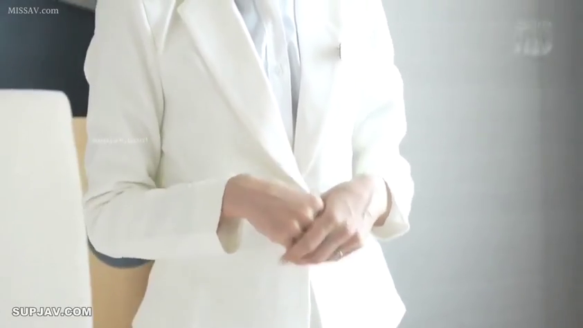 Indoor · Stand · 白色西装 · Workplace · 整理衣物 · 戒指 · 手部特写