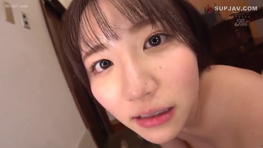 Bend over · Face · Fully nude · 自然 · 特写 · Room · Stare